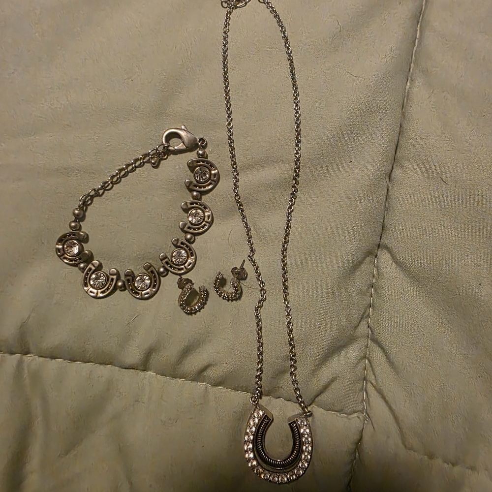 Montana West Silver Horseshoe Necklace Set